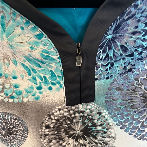 Premier Fitted Blue and Black Scrub Top - Picture 3 of 4